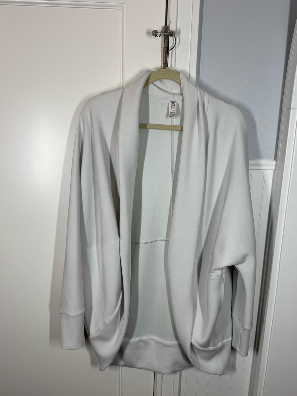 SPANX AirEssentials Cocoon Cardigan Medium Large Soft Travel Wrap Pocket white